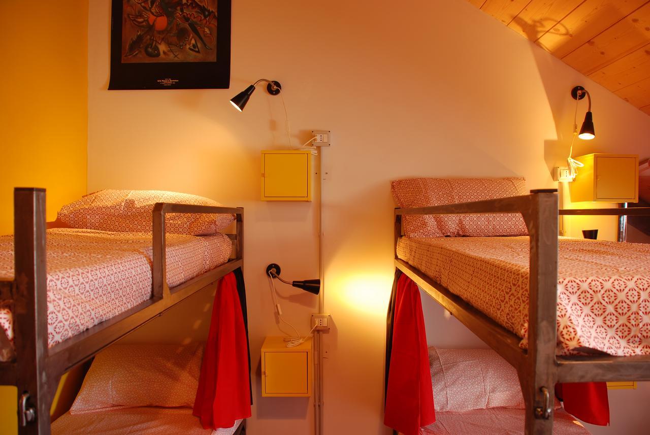 Posto Letto in Dormitorio Misto con 6 Letti